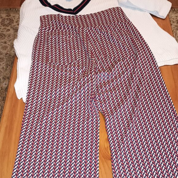 Cabi Size L High Rise Red and Blue Wide Leg Crops - Picture 10 of 12
